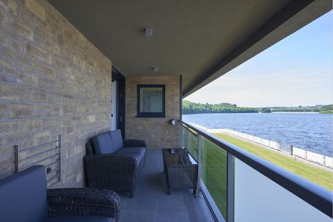 Pallazy : terrasse avec vue sur le lac